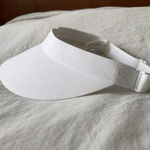 Lululemon fast paced visor